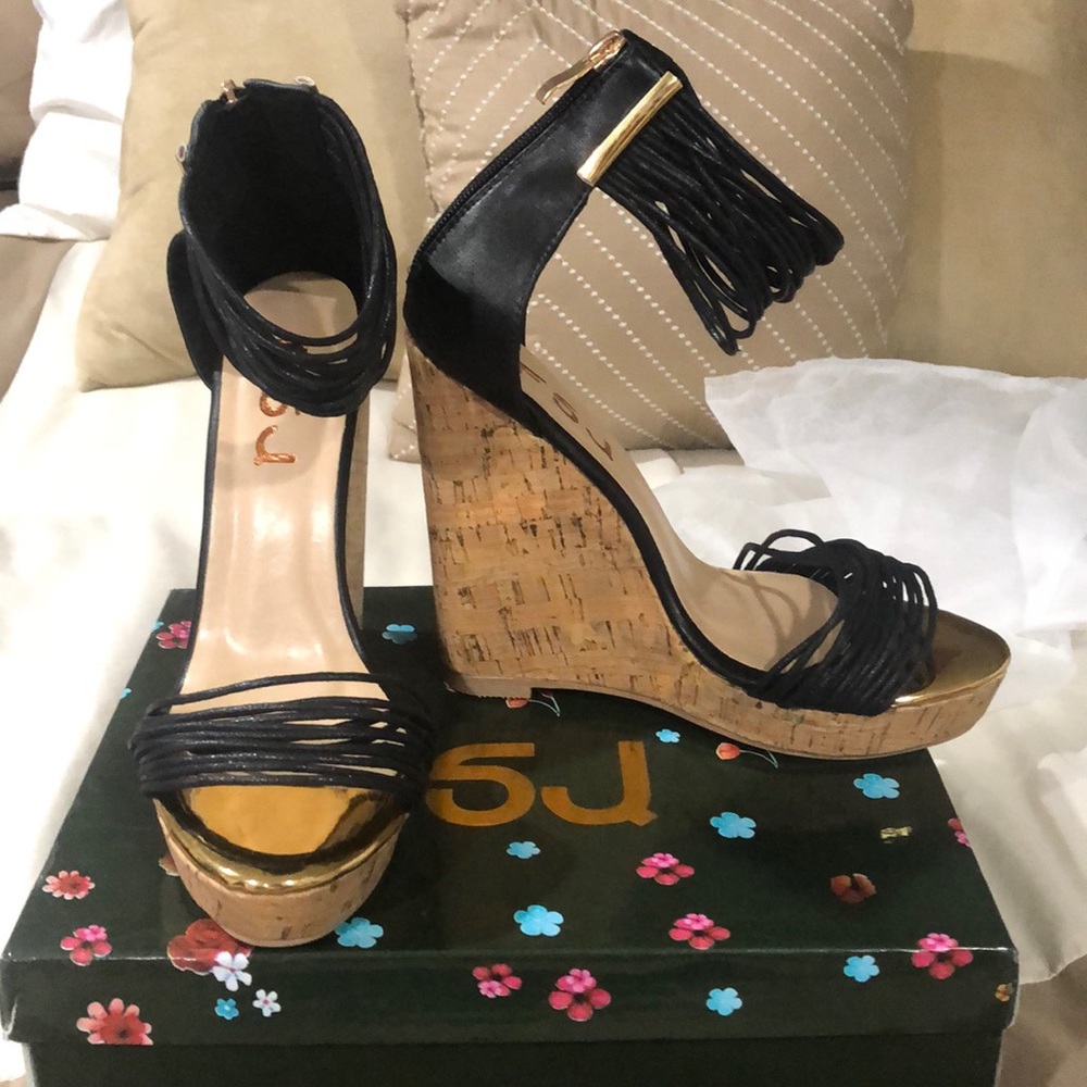Black wedges NIB